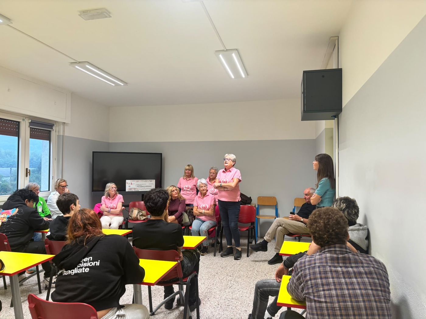 Le volontarie LILT incontrano gli studenti dell'Enaip di Borgosesia in aula